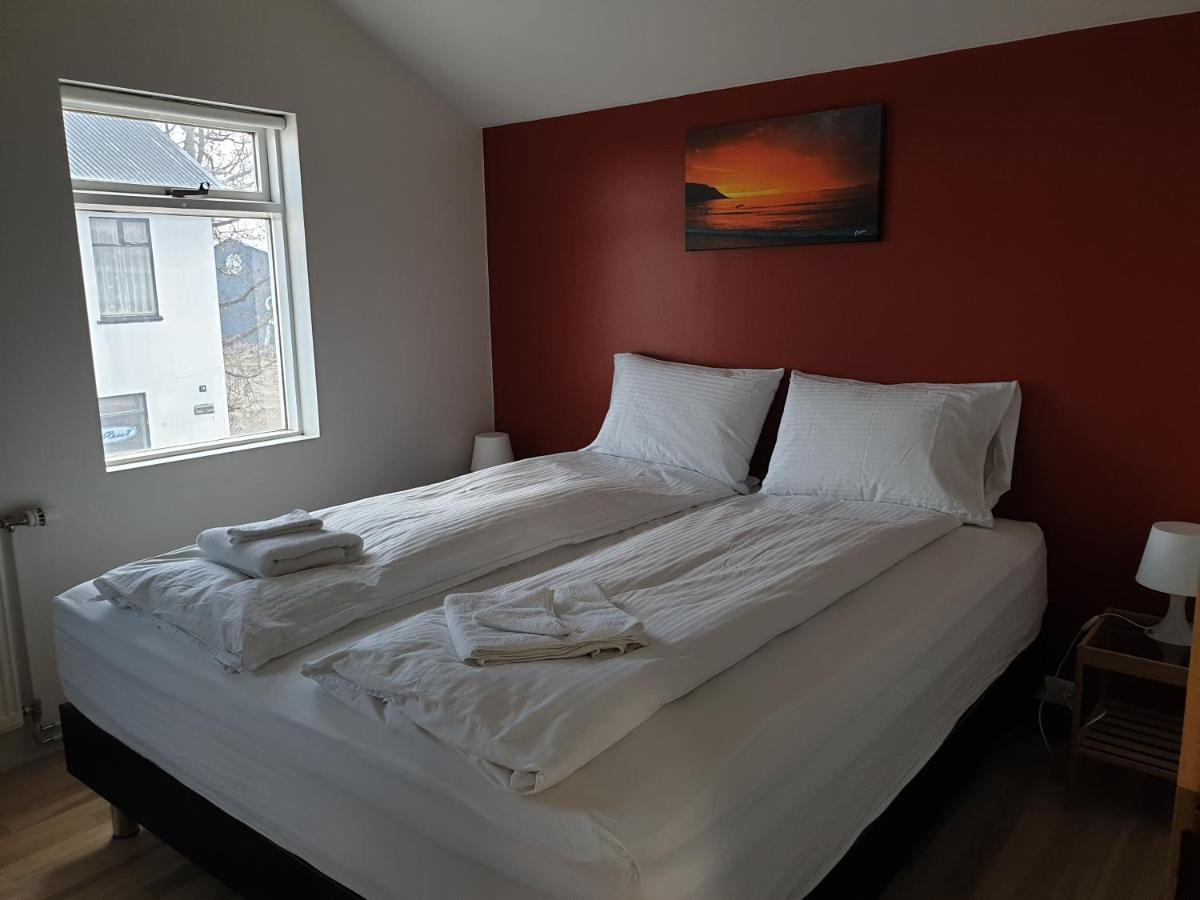 Grand-Inn Bar And Bed Saudarkrokur ภายนอก รูปภาพ